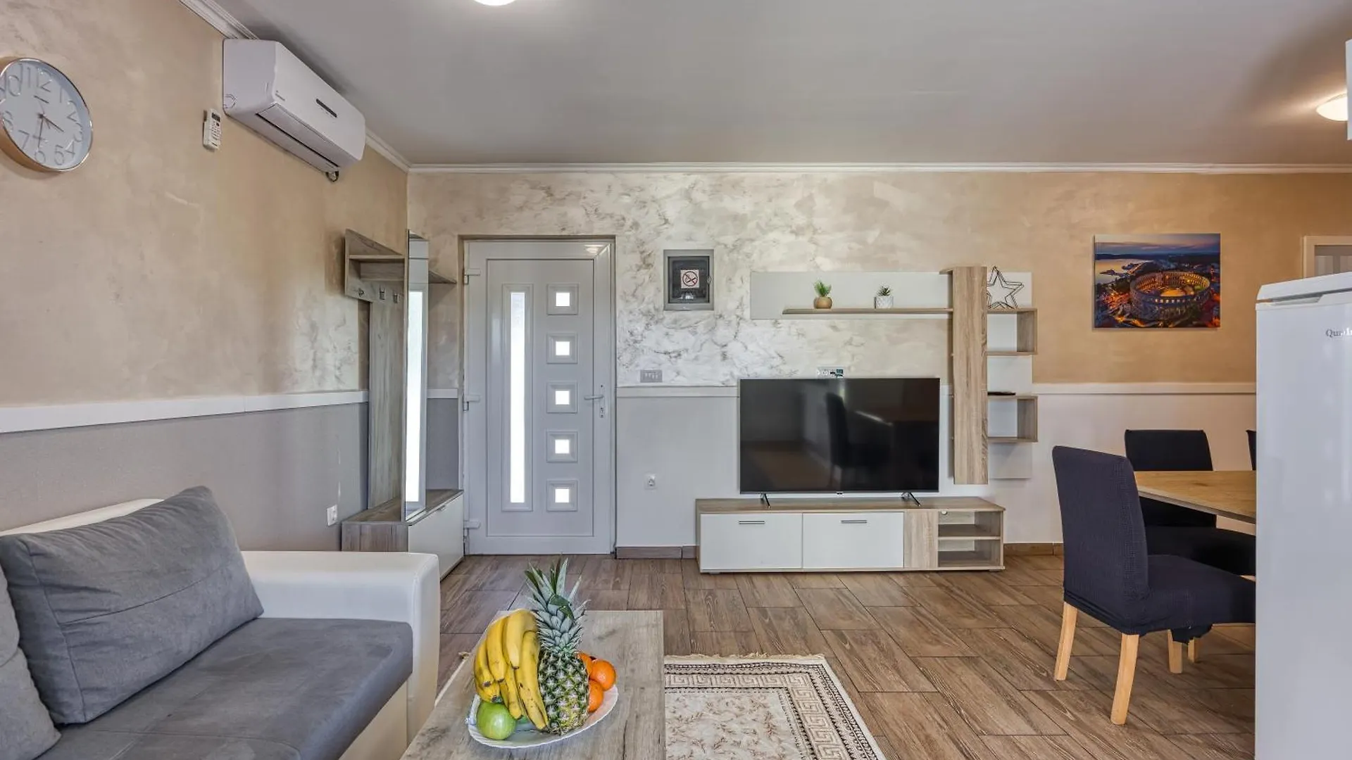 Apartment Holiday Home With Pool - Happy Rentals Fazana Croatia
