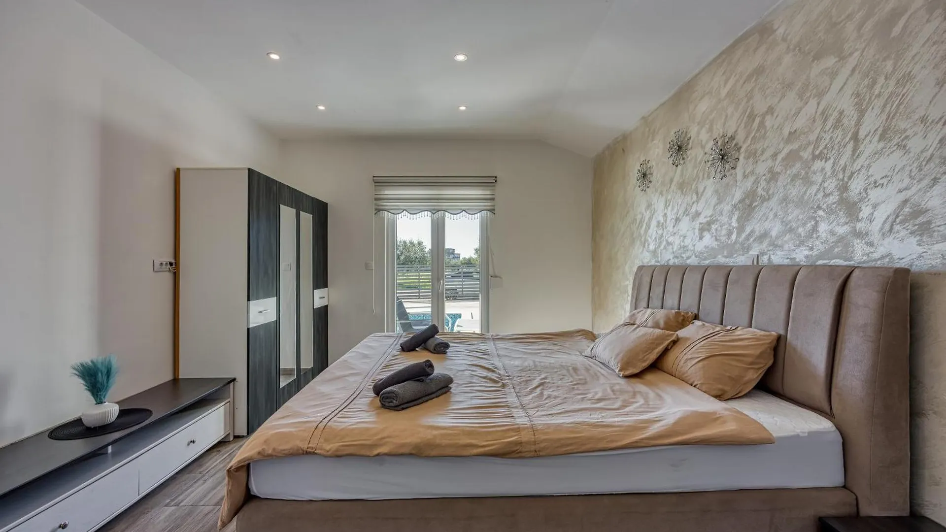 Holiday Home With Pool - Happy Rentals Fazana 0*,